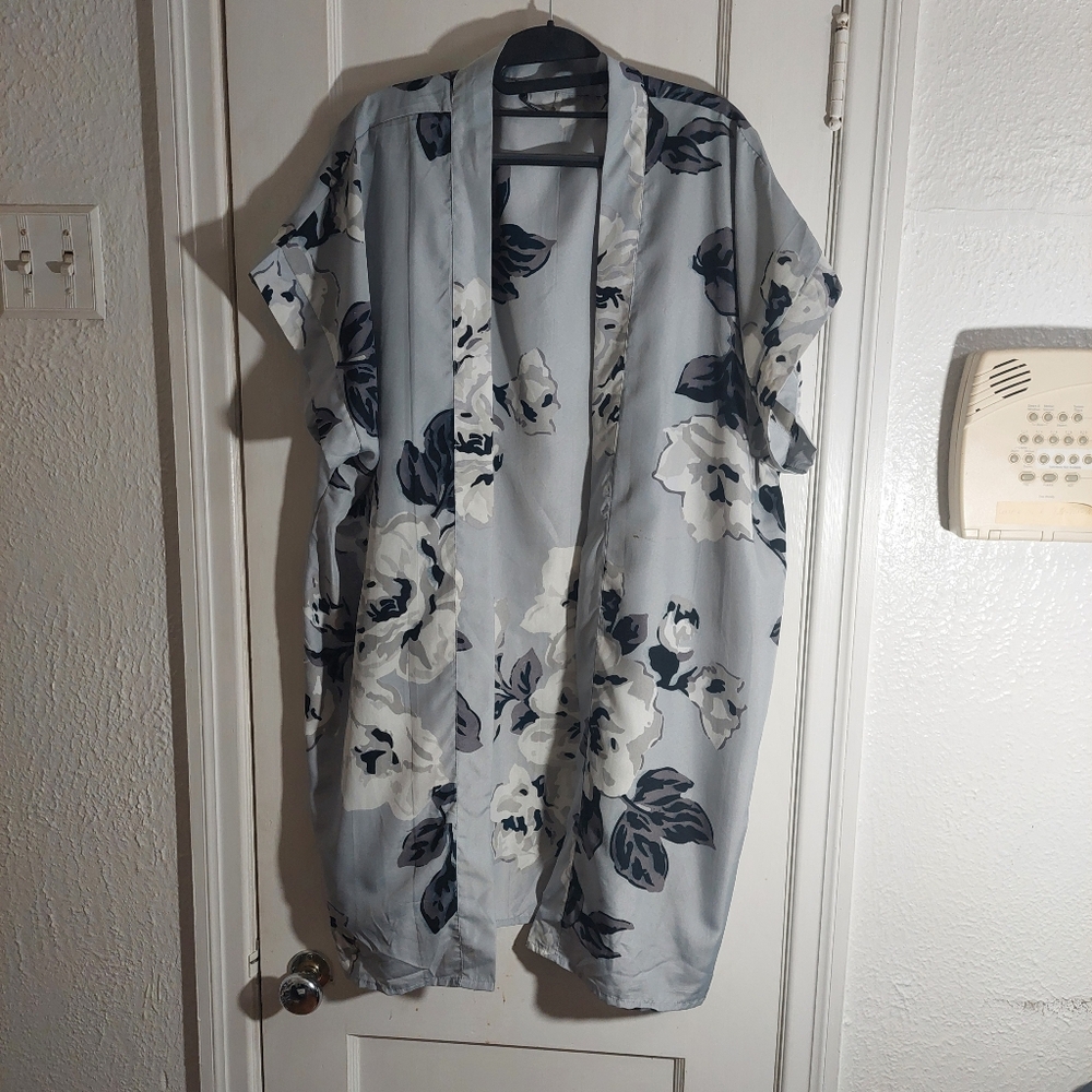 Gray & White Floral Beach Robe Cover Up Boho Summer Vacation